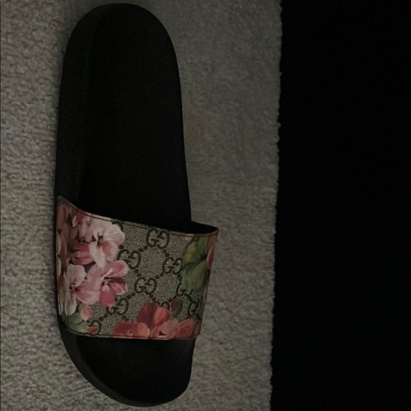Gucci Black and Pink Floral Sandals - Picture 3 of 5
